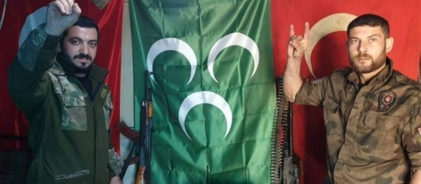 Ποια η διαφορά από το ISIS; Τούρκος μαχητής και μέλος του AKP φωτογραφίζεται με κομμένα κεφάλια Σύρων στρατιωτών (φώτο)